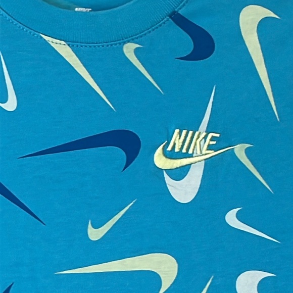 Boys Nike Tee Size Large - Picture 2 of 8